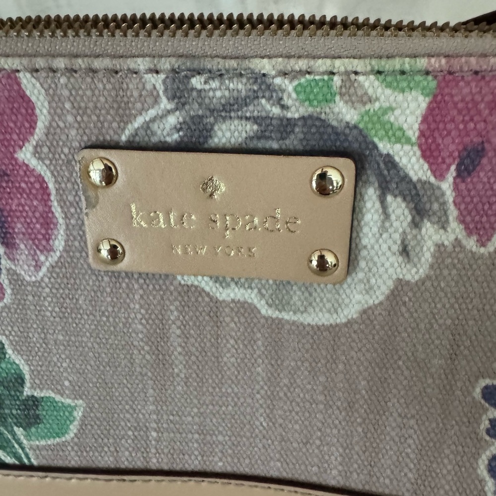 Kate Spade Floral Canvas crossbody with Beige Accents new - Picture 2 of 4